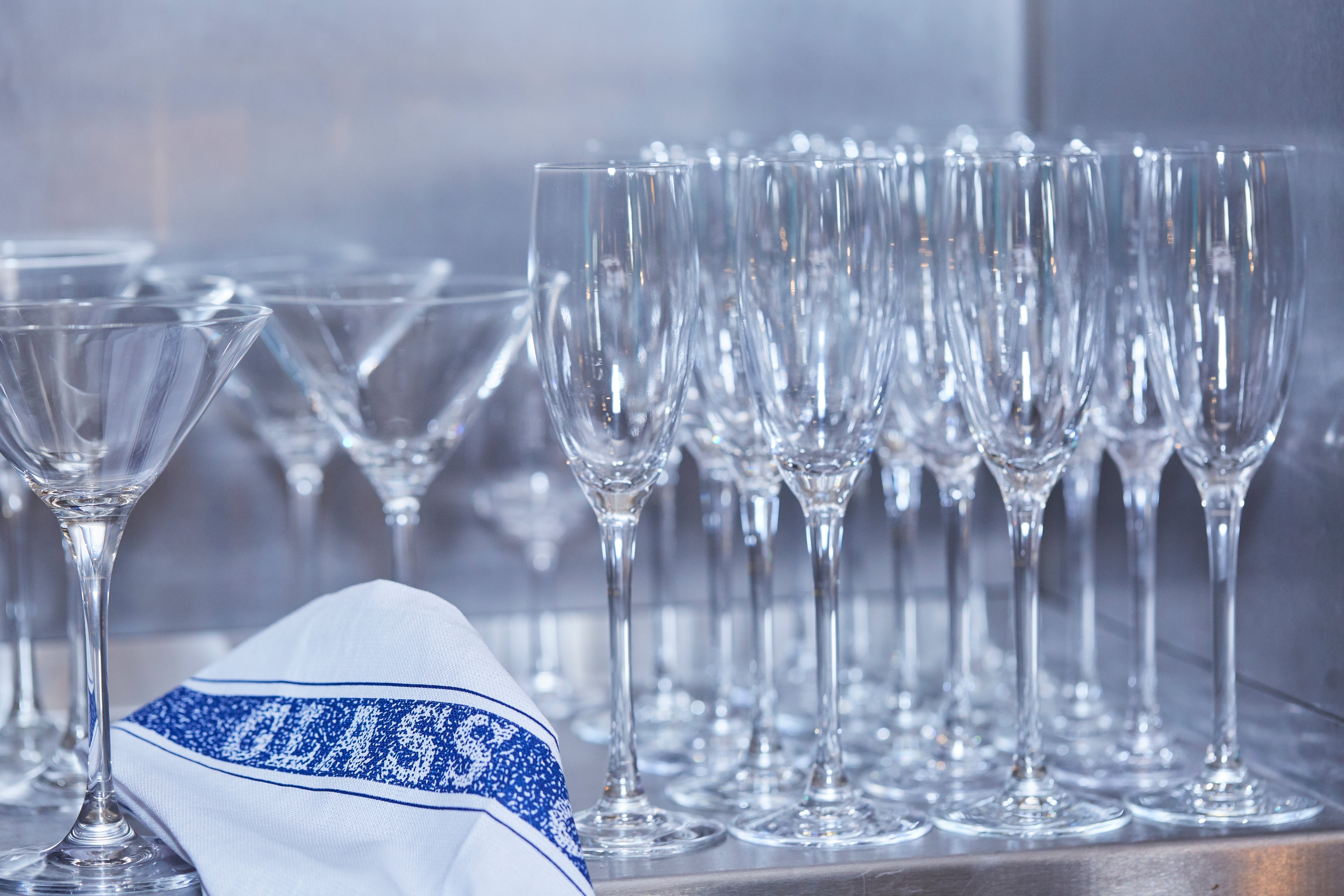 How to keep glassware sparkling in busy hospitality environments